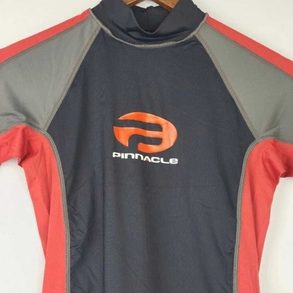 Pinnacle Men's Boy's Shorts Sleeve Rash Guard Size S NWT